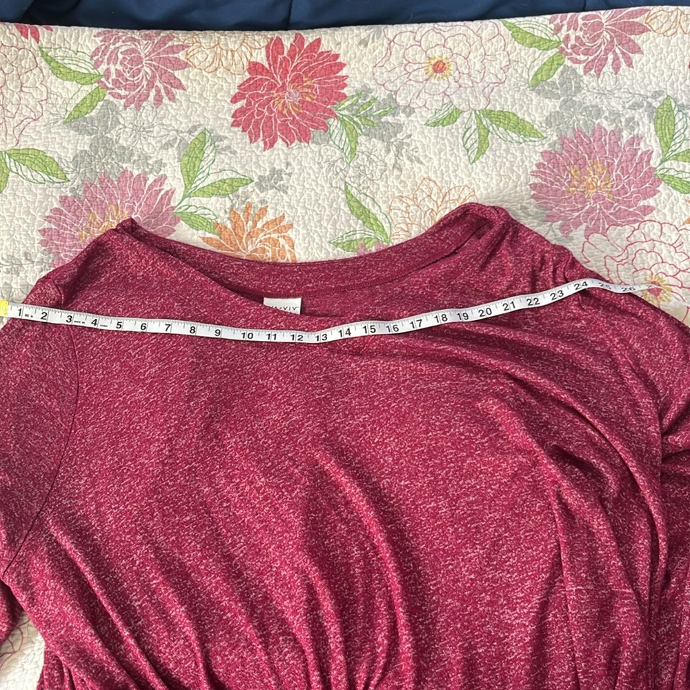 Red sweater - Picture 3 of 3